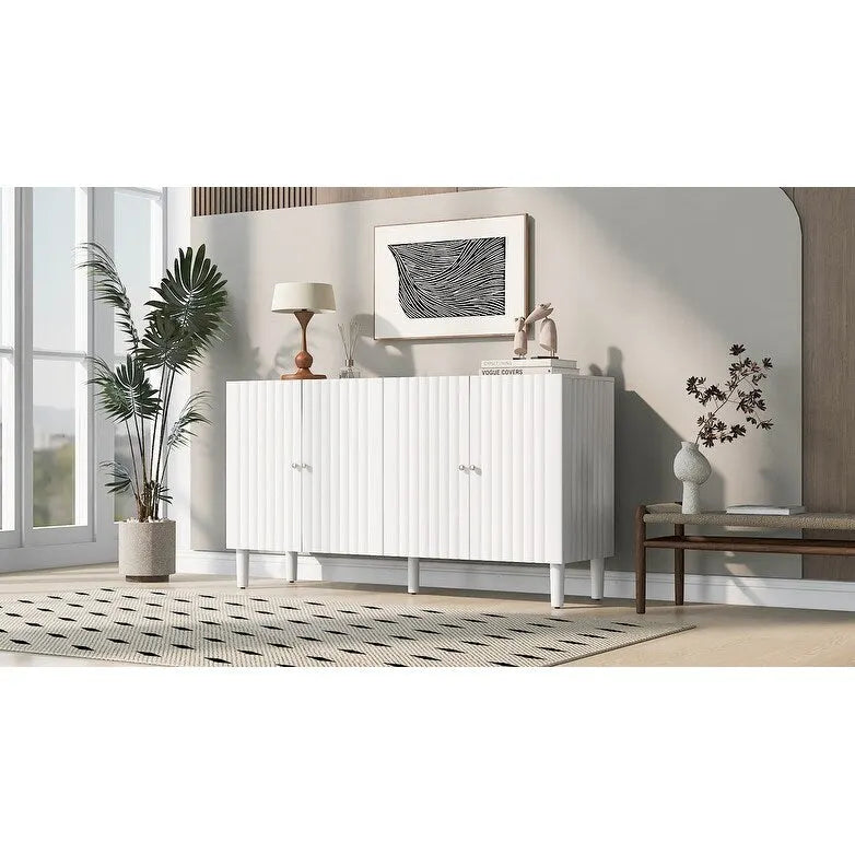 Buffet élégant à quatre portes avec portes à motif ondulé