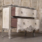 armoires en bois vintage