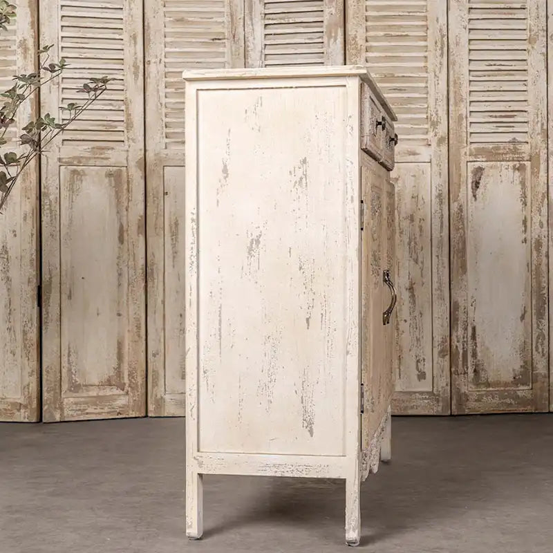 Armoires sculptées, armoires en bois