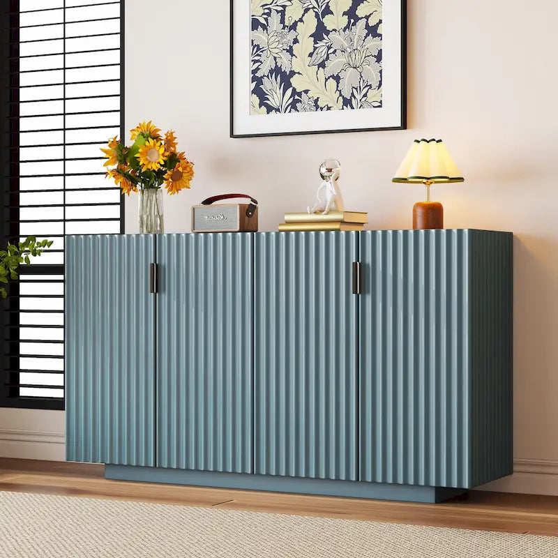 Buffet à 4 portes cannelées avec étagères réglables