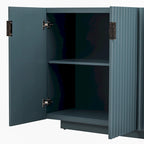 Buffet à 4 portes cannelées avec étagères réglables