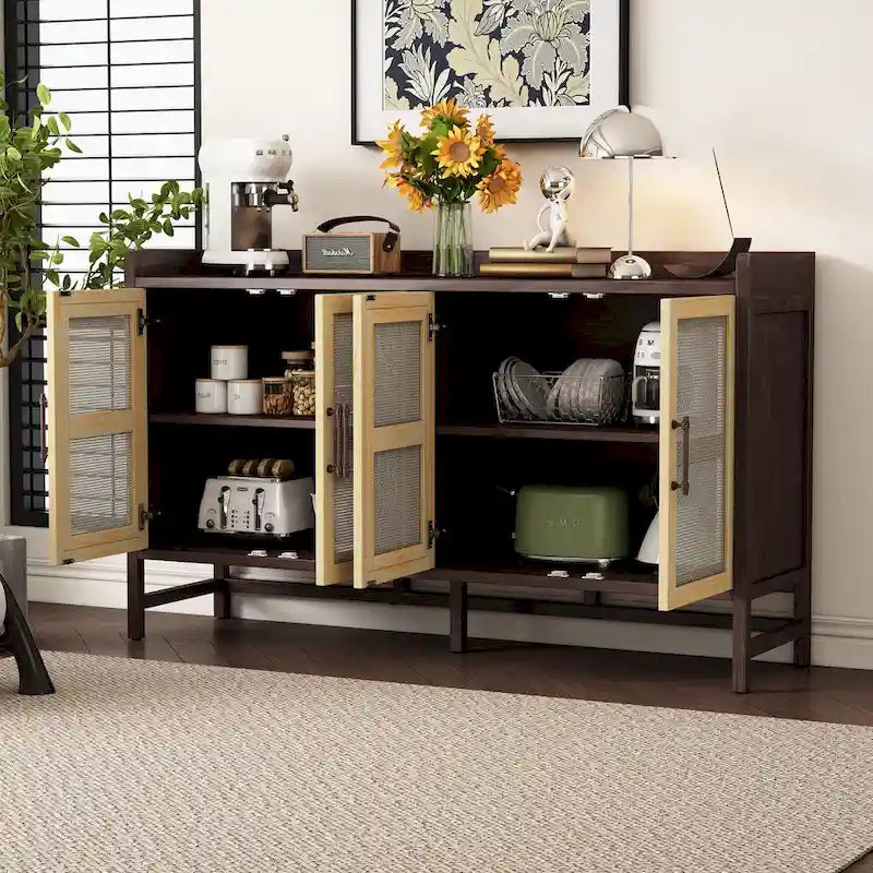 Buffet rustique avec portes décoratives en rotin