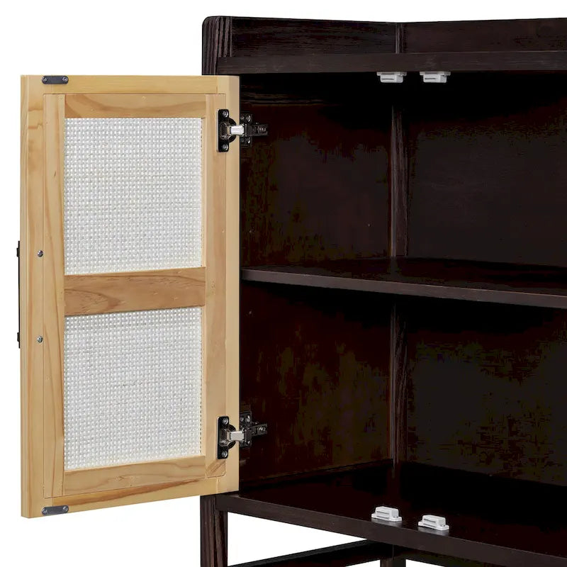 Buffet rustique avec portes décoratives en rotin