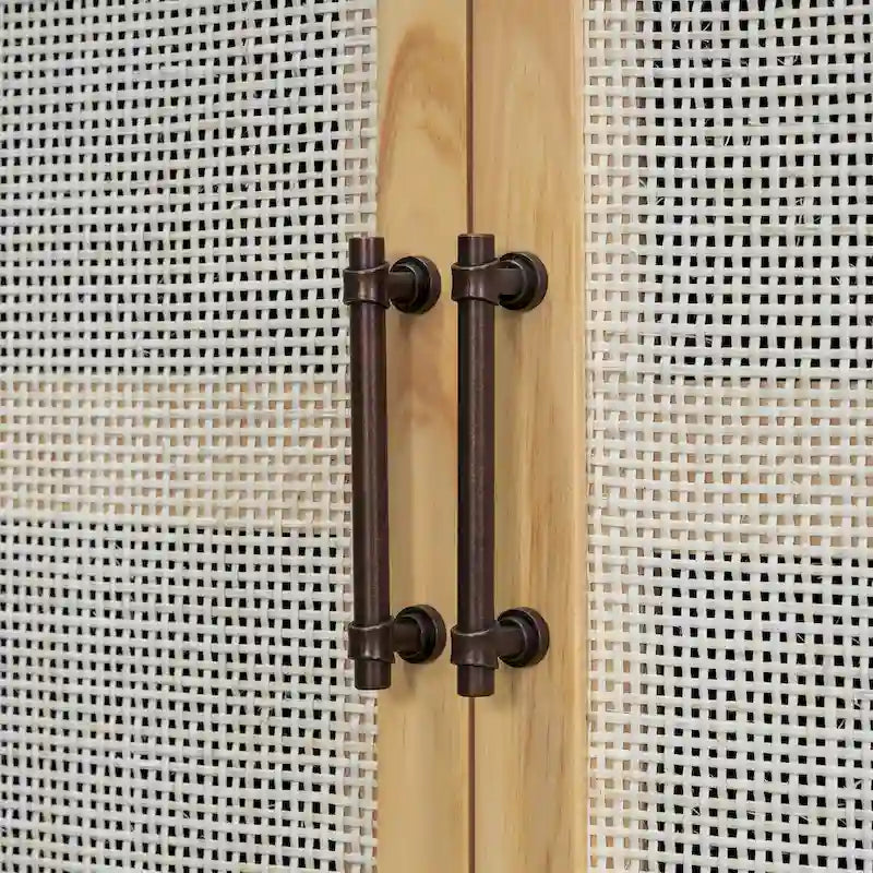 Buffet rustique avec portes décoratives en rotin