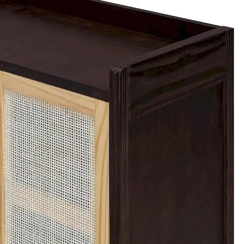 Buffet rustique avec portes décoratives en rotin