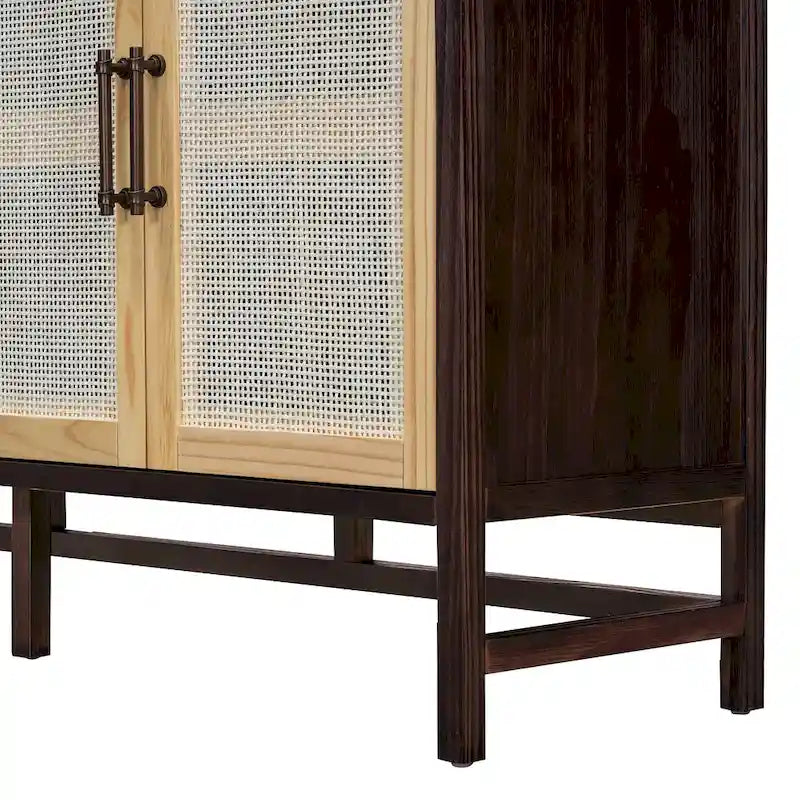 Buffet rustique avec portes décoratives en rotin