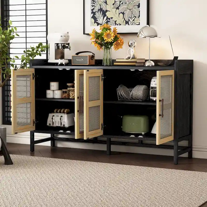 Buffet rustique avec portes décoratives en rotin
