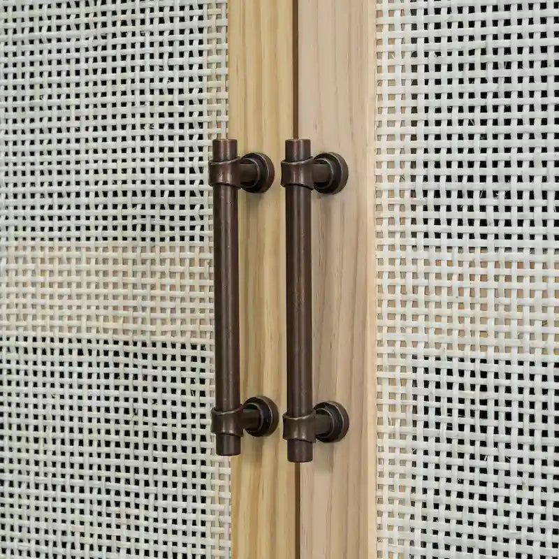 Buffet rustique avec portes décoratives en rotin