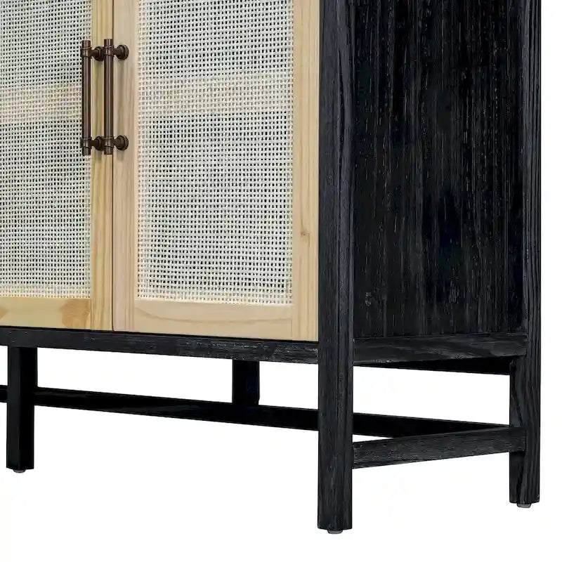 Buffet rustique avec portes décoratives en rotin