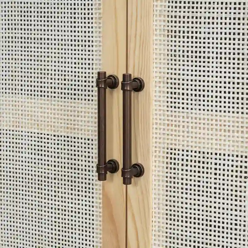 Buffet rustique avec portes décoratives en rotin