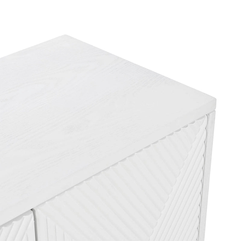 Buffet à 4 portes avec panneaux sculptés et étagères réglables