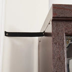 Vitrine d'angle élégante avec éclairage intégré, idéale pour mettre en valeur des objets de collection, de la verrerie ou des éléments de décoration.