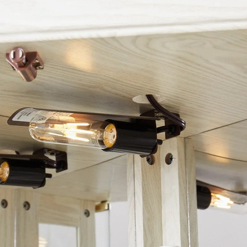 Vitrine d'angle élégante avec éclairage intégré, idéale pour mettre en valeur des objets de collection, de la verrerie ou des éléments de décoration.