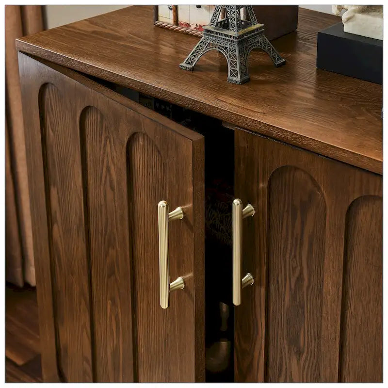 Buffet cannelé de style moderne du milieu du siècle avec étagères réglables