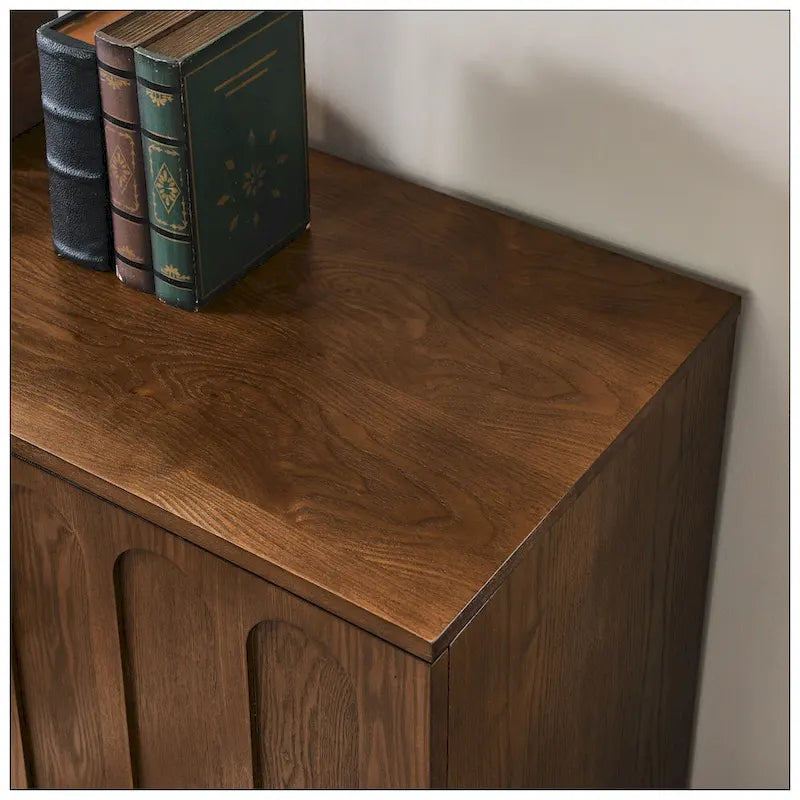 Buffet cannelé de style moderne du milieu du siècle avec étagères réglables