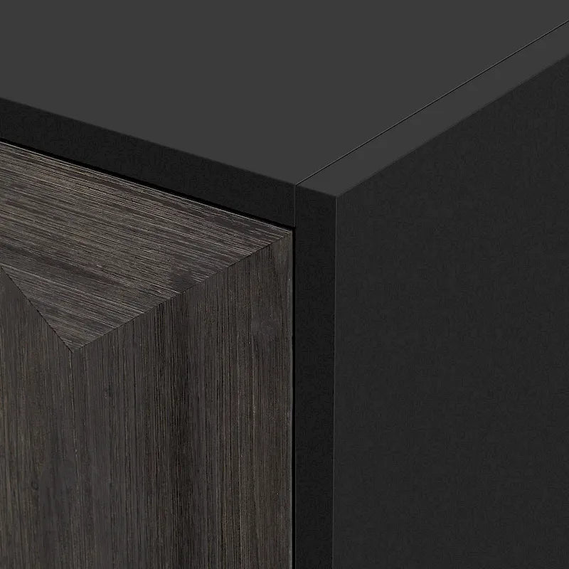 Buffet de cuisine en bois à 4 portes avec portes brossées et poignées en acrylique.