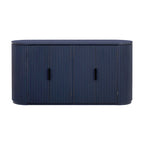 Armoire de rangement moderne avec étagères réglables, poignées en métal et portes à rayures verticales