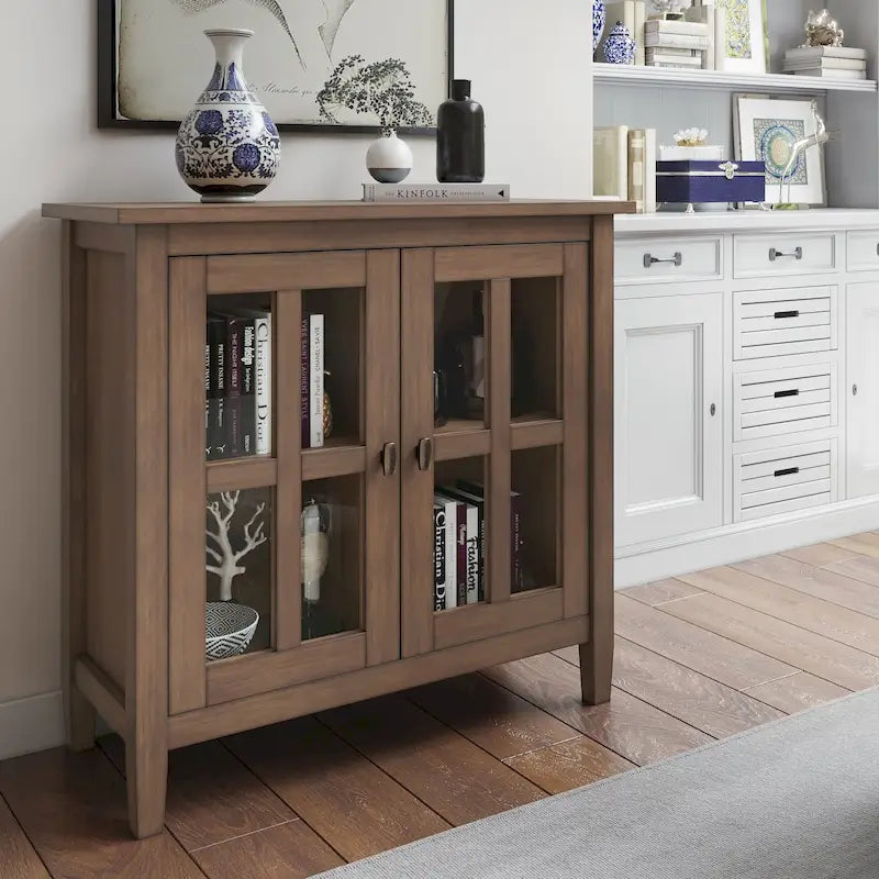 Meuble de rangement bas de style transitionnel WYNDENHALL Norfolk en bois massif, 81 cm de large - 81 cm (l) x 36 cm (p) x 79 cm (h)