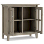 Meuble de rangement bas de style transitionnel WYNDENHALL Norfolk en bois massif, 81 cm de large - 81 cm (l) x 36 cm (p) x 79 cm (h)
