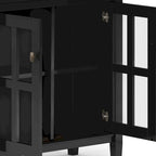 Meuble de rangement bas de style transitionnel WYNDENHALL Norfolk en bois massif, 81 cm de large - 81 cm (l) x 36 cm (p) x 79 cm (h)