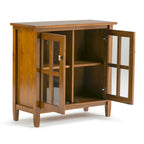 Meuble de rangement bas de style transitionnel WYNDENHALL Norfolk en bois massif, 81 cm de large - 81 cm (l) x 36 cm (p) x 79 cm (h)
