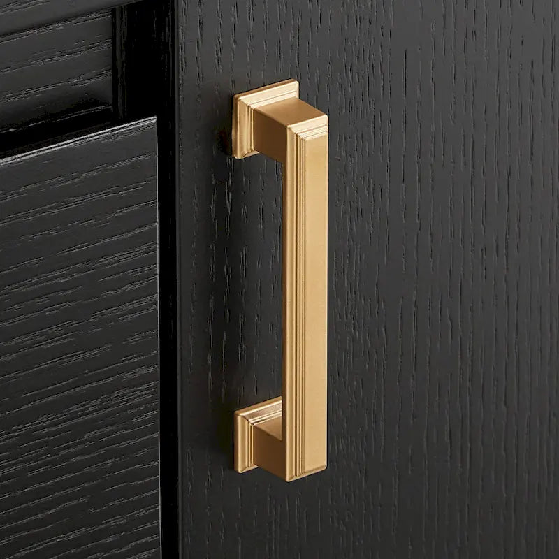 Buffet Cheyenne finition noire avec base en métal doré par iNSPIRE Q Modern