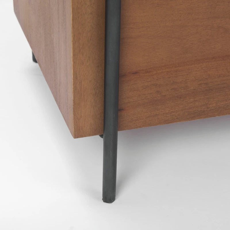 Meuble d'appoint Maddox en bois massif brun moyen avec cadre en fer noir et 2 portes