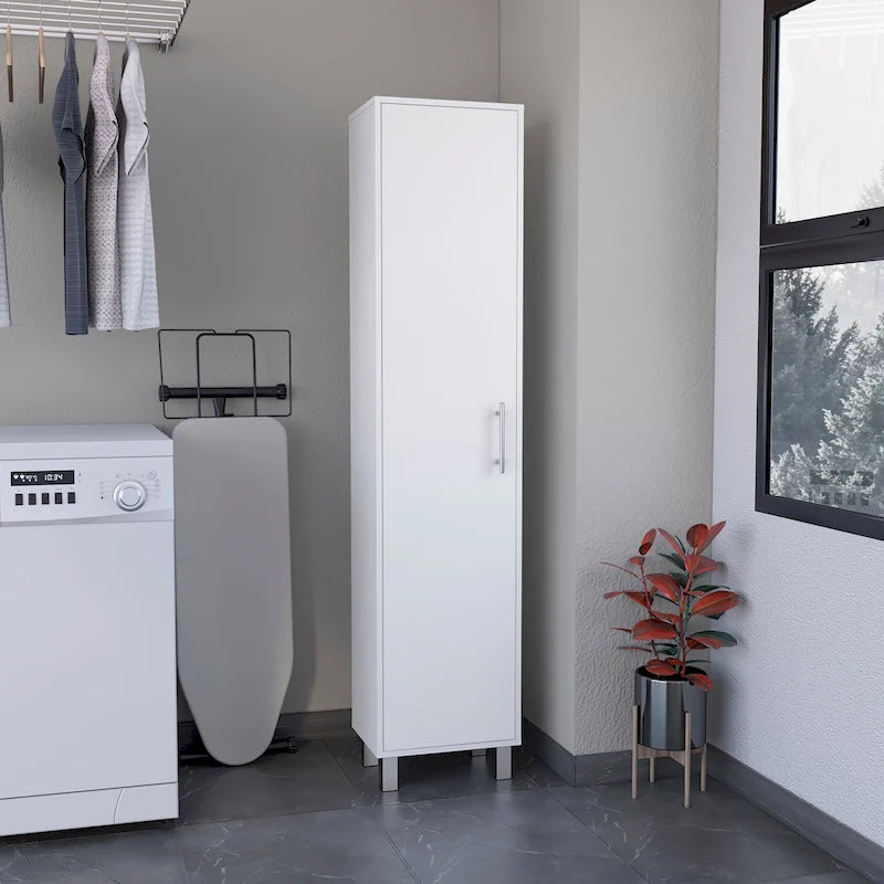Armoire de rangement haute et étroite Dryden avec étagère à 5 niveaux et supports à balais, blanche