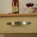 Îlot de cuisine et desserte au design épuré, double étagère et 2 tiroirs avec plateau en bois