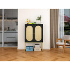 Armoire haute Allen à 2 portes en rotin naturel, étagère réglable, montage facile, meuble autoportant pour salon ou chambre.