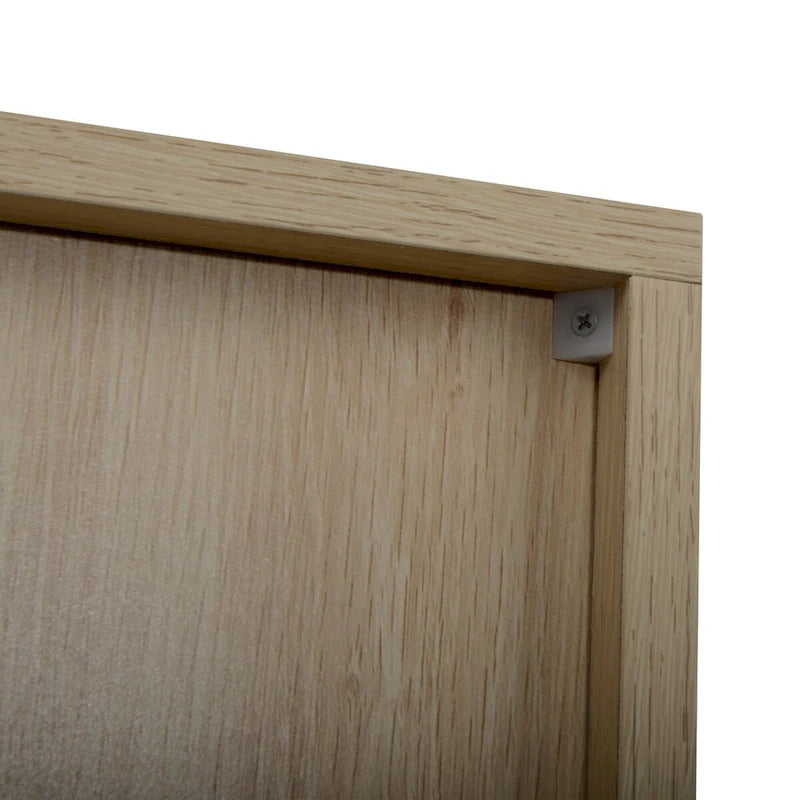 Armoire haute Allen à 2 portes en rotin naturel, étagère réglable, montage facile, meuble autoportant pour salon ou chambre.