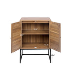 Armoire haute Allen à 2 portes en rotin naturel, étagère réglable, montage facile, meuble autoportant pour salon ou chambre.