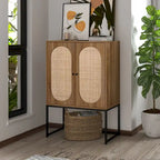 Armoire haute Allen à 2 portes en rotin naturel, étagère réglable, montage facile, meuble autoportant pour salon ou chambre.