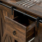 Buffet de cuisine avec portes coulissantes de style grange et étagères réglables