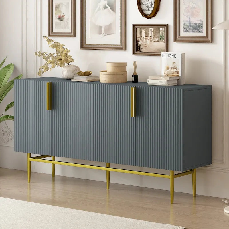 Buffet moderne et élégant à 4 portes avec poignées en métal doré, idéal pour la salle à manger, le salon, la chambre ou le couloir.