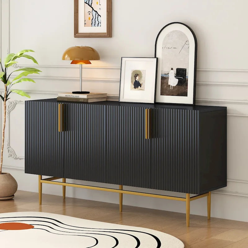 Buffet moderne et élégant à 4 portes avec poignées en métal doré, idéal pour la salle à manger, le salon, la chambre ou le couloir.