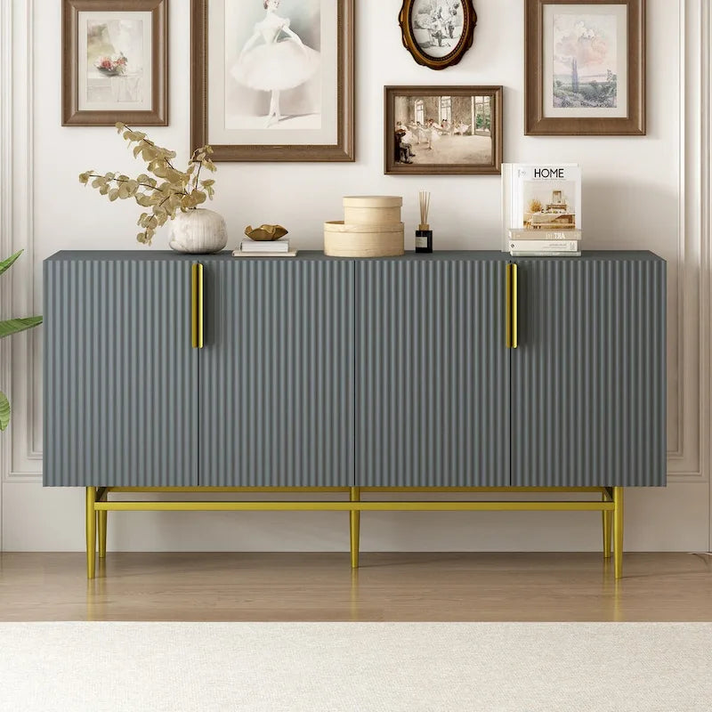 Buffet moderne et élégant à 4 portes avec poignées en métal doré, idéal pour la salle à manger, le salon, la chambre ou le couloir.