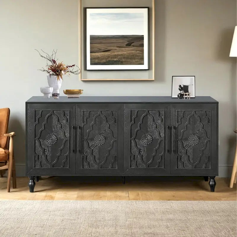 Grand meuble de rangement avec porte à motif floral sculpté et poignée en métal, idéal pour le salon, la cuisine ou l'entrée.