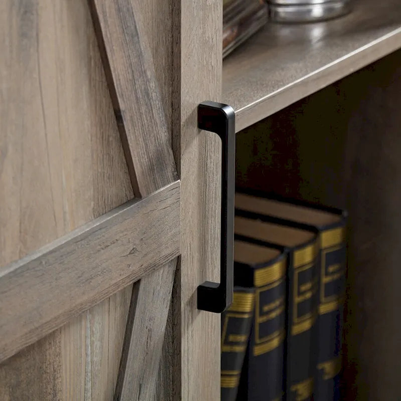 Armoire de rangement haute en bois avec porte de grange
