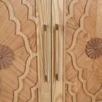 Armoire à porte sculptée en forme de fleur avec poignée en métal