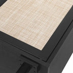 Armoire à 2 portes, idéale pour une chambre, un salon ou un bureau.