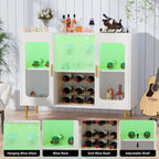 Meuble bar avec prise électrique et éclairage LED, buffet à vin avec casier à bouteilles et à verres.