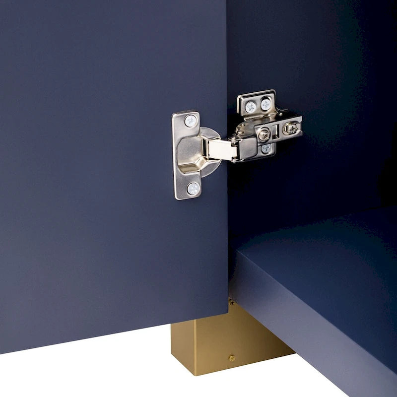 Armoire à quatre portes à angles arrondis et panneaux de porte ondulés